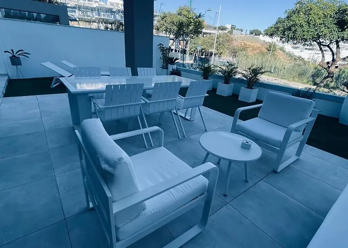 South Bay * إِستيبونا